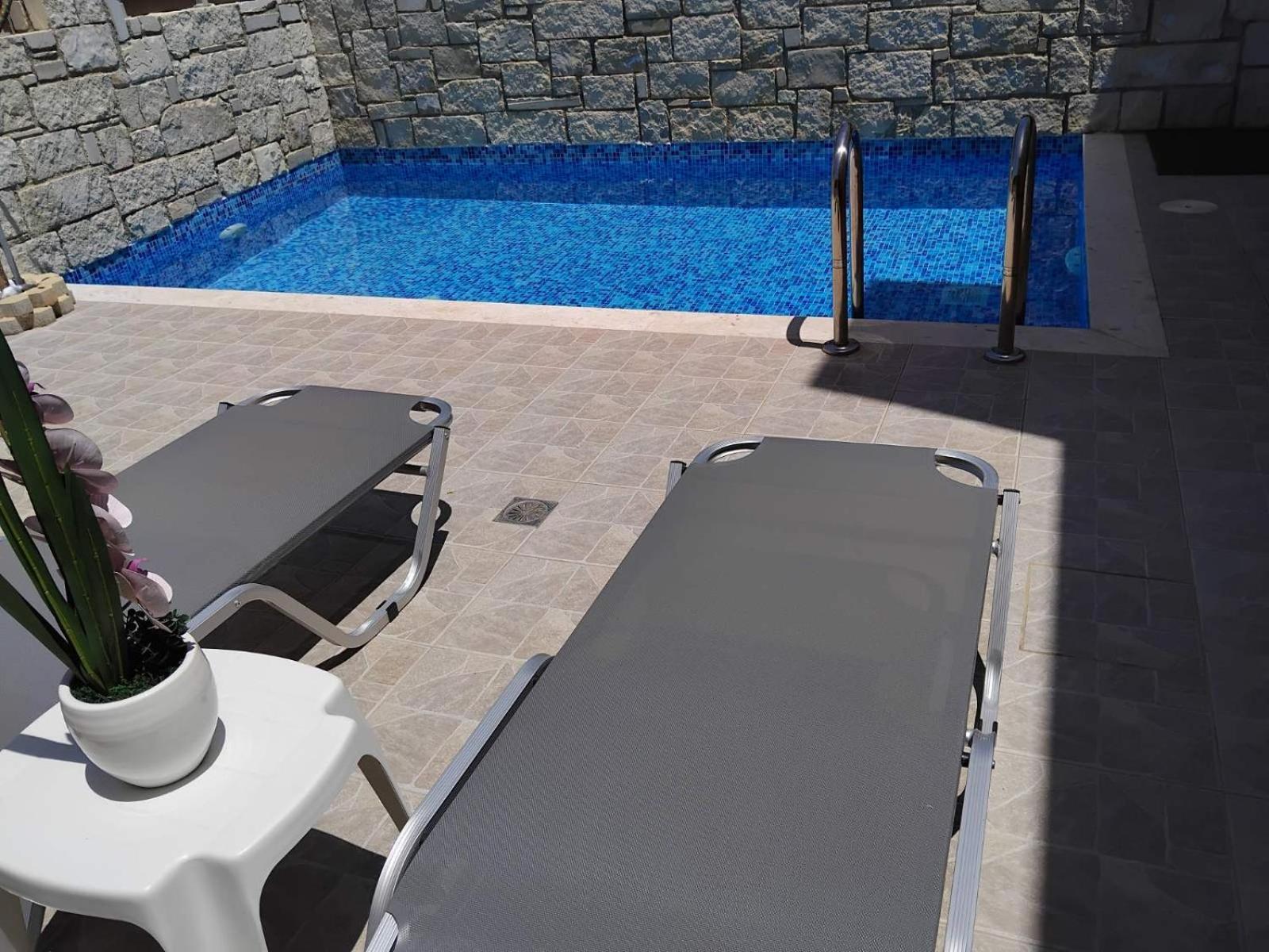 “Theeporto” Maisonette With Pool Gouves Eksteriør billede